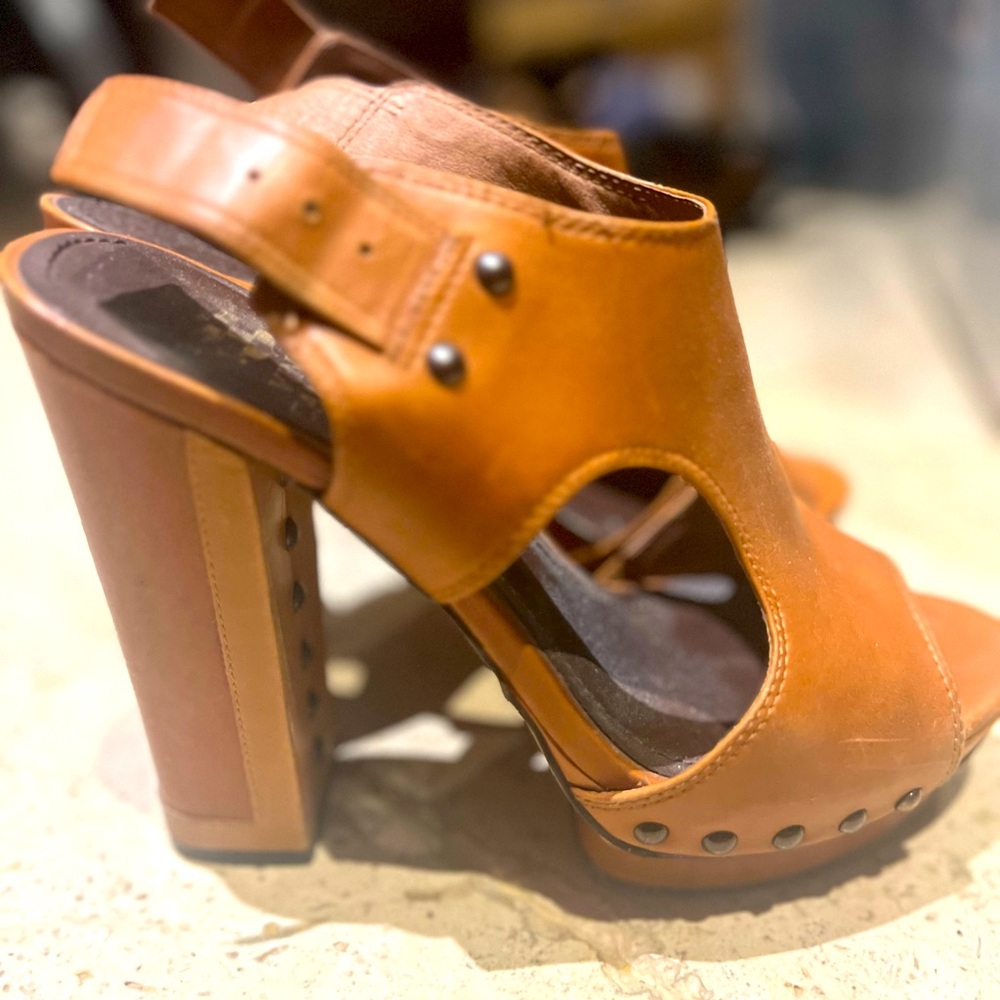 Vince Camuto leather heels